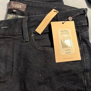 NWT NYDJ size 10P Marilyn Straight in Rinse